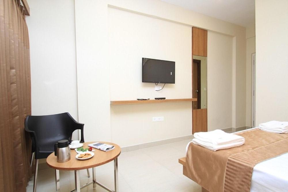 Samasth Rooms And Suits Maiçor Exterior foto