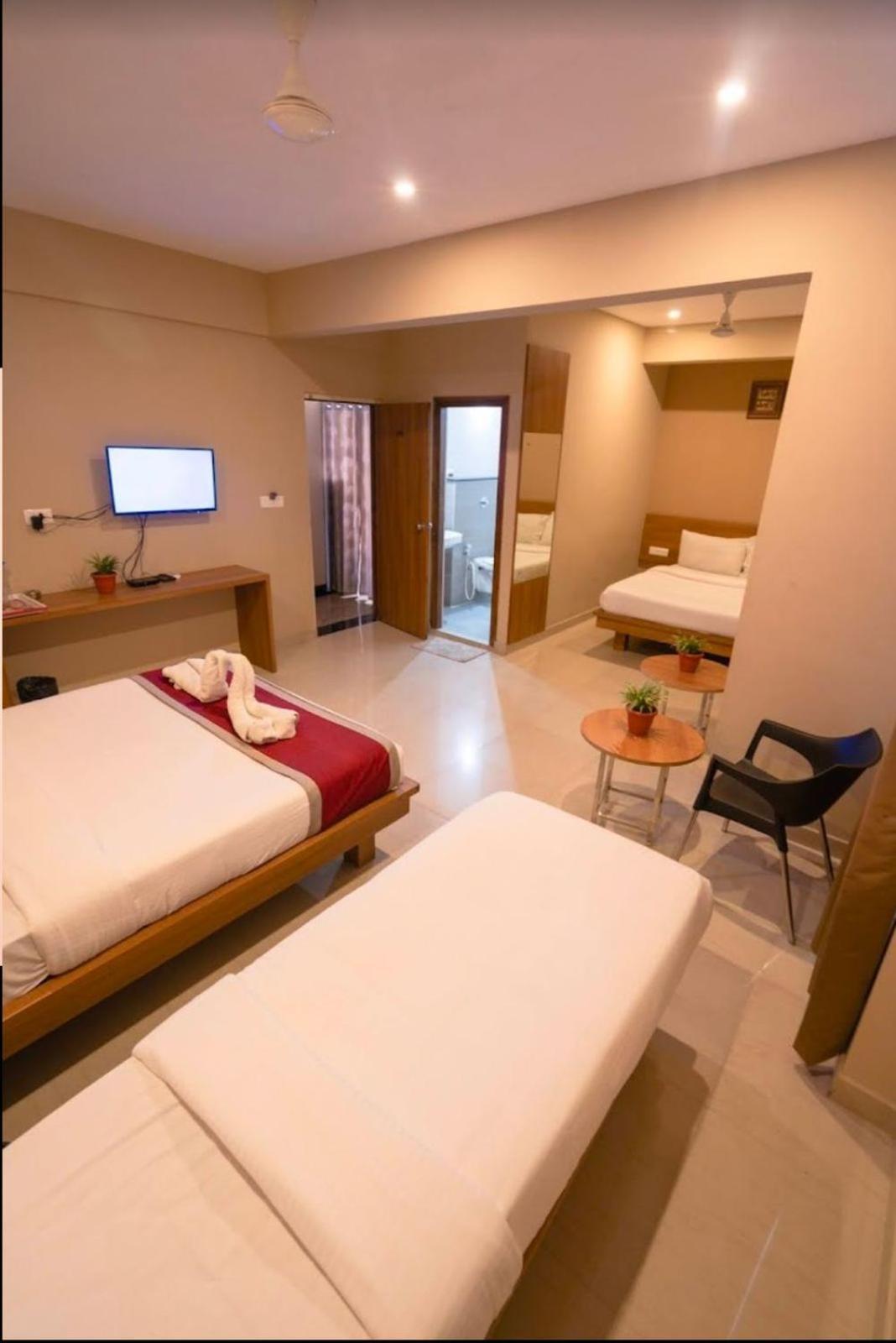 Samasth Rooms And Suits Maiçor Exterior foto