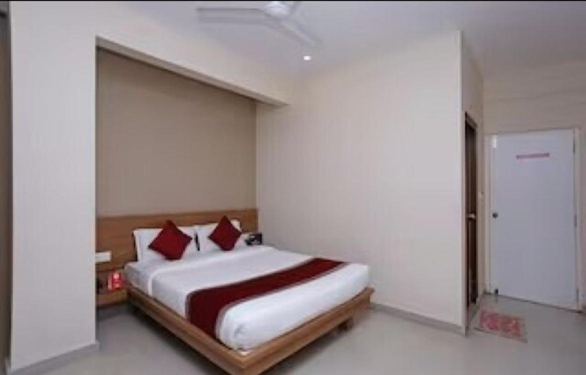 Samasth Rooms And Suits Maiçor Exterior foto