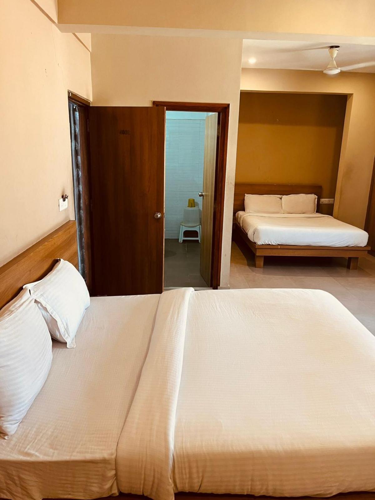 Samasth Rooms And Suits Maiçor Exterior foto