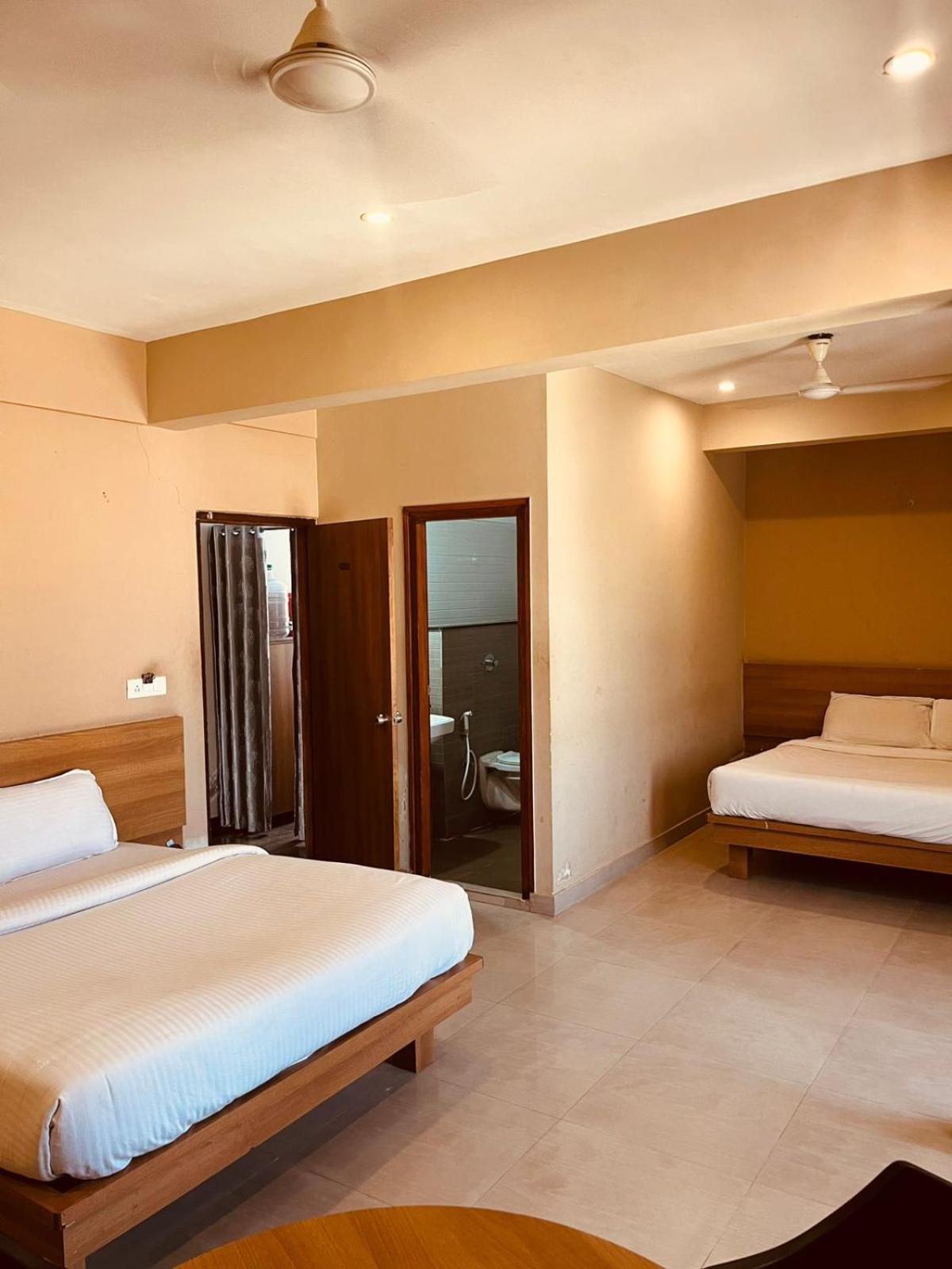Samasth Rooms And Suits Maiçor Exterior foto