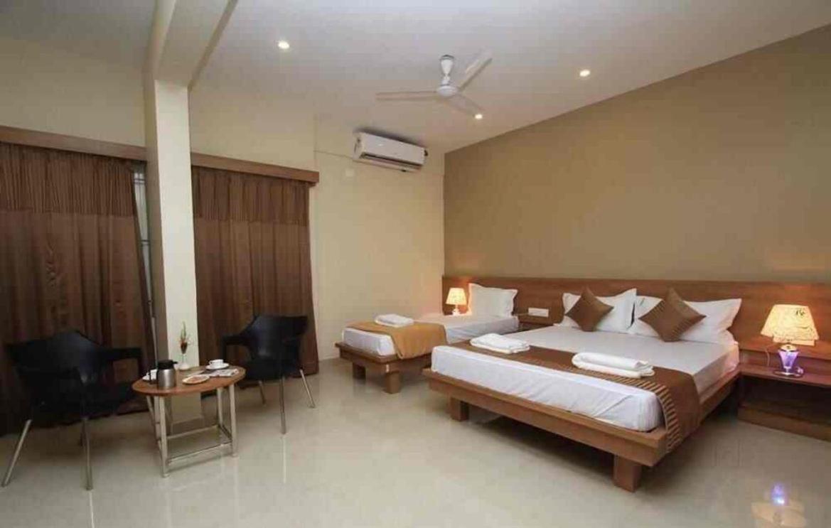 Samasth Rooms And Suits Maiçor Exterior foto