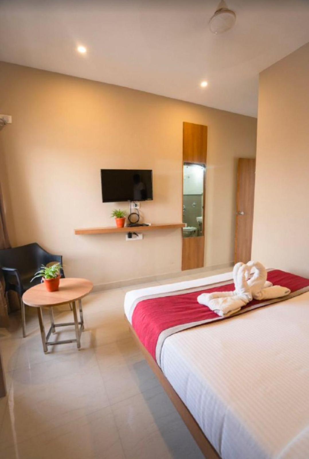Samasth Rooms And Suits Maiçor Exterior foto
