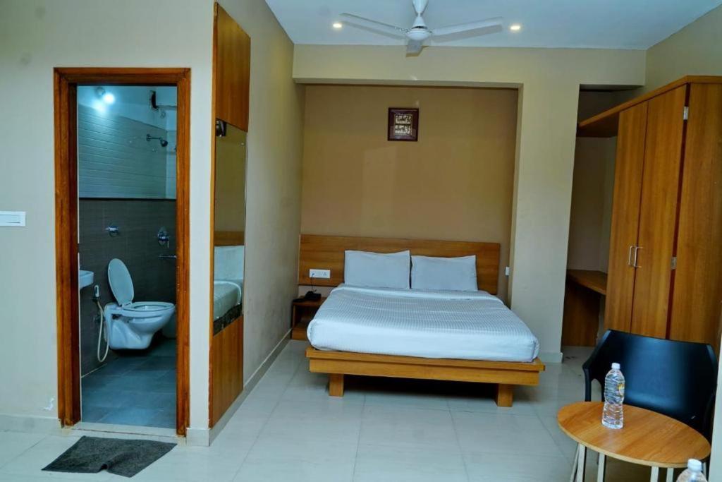 Samasth Rooms And Suits Maiçor Exterior foto