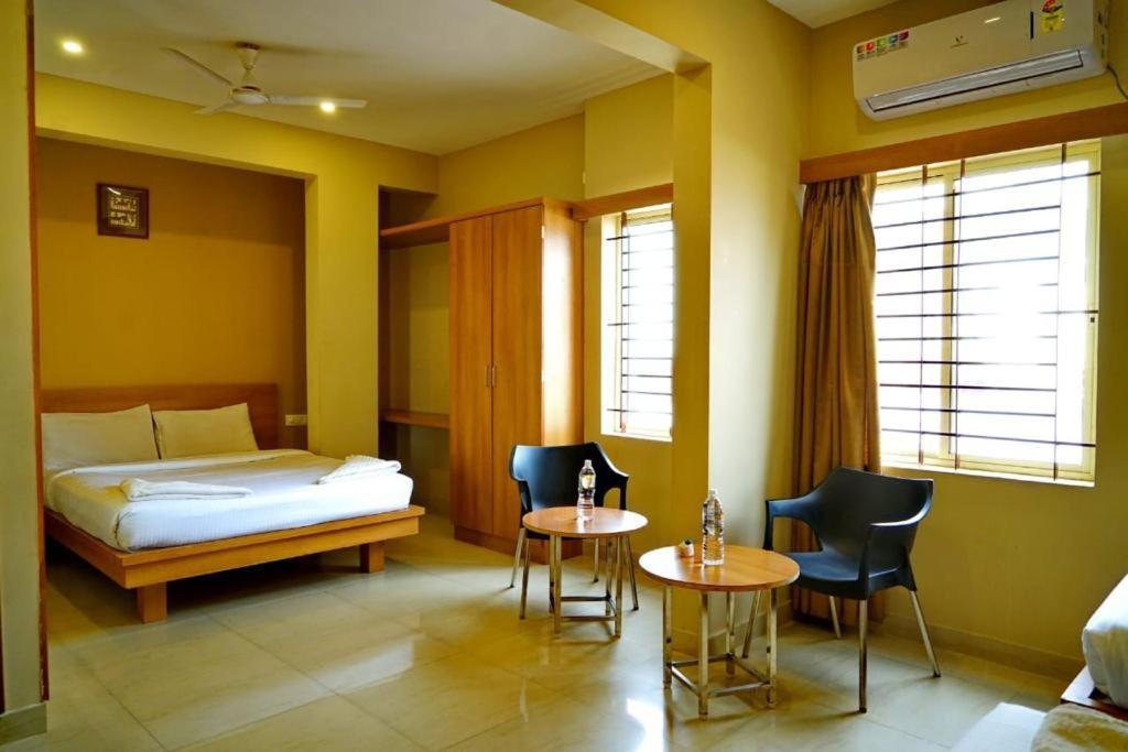 Samasth Rooms And Suits Maiçor Exterior foto